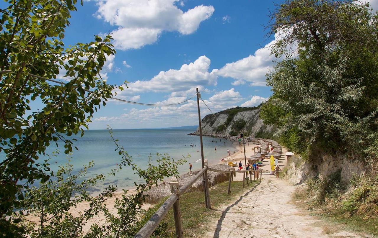 Sea View & Infinity Pool Apartments In Kaliakria Resort Balchik Bagian luar foto